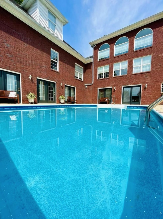 Building Photo - 2004 Utica Pike