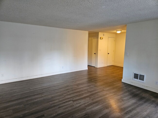 Photo - salk01* Unit 143