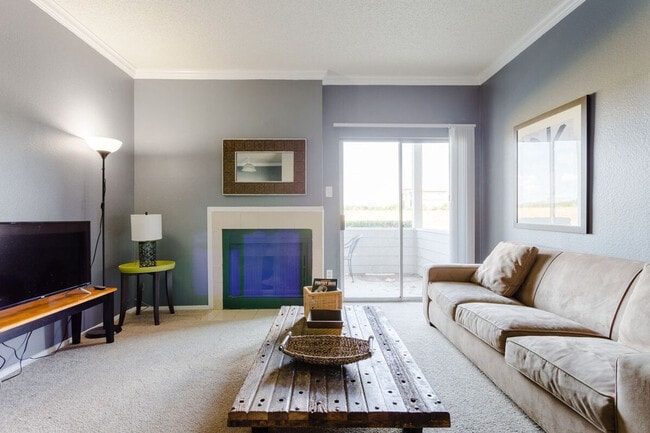 Building Photo - 1921 Cedar Bend Dr Unit ID1314598P