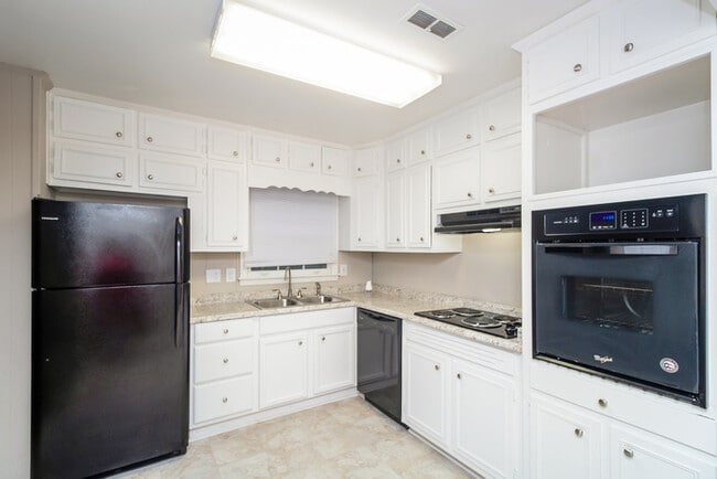 Photo - 3417 Darlene Cir NW