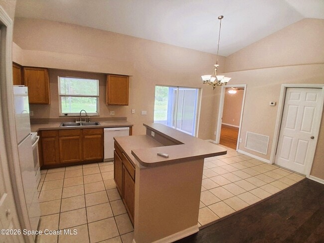 Photo - 363 Halloran St SE