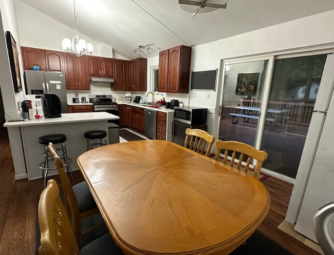 Photo - 0xxx Commonwealth Blvd