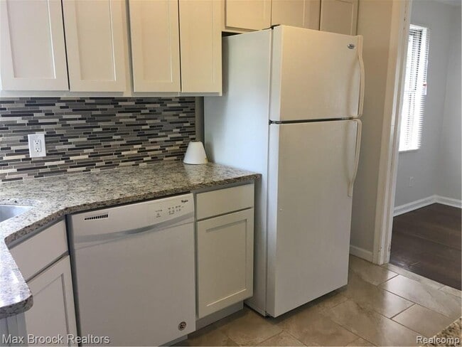 Photo - 23140 Orchard Lake Rd