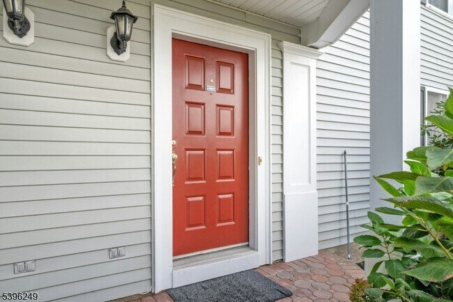 Photo - 141 Riveredge Dr