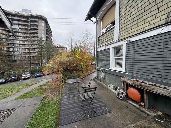 Photo - 306 Esmond Av