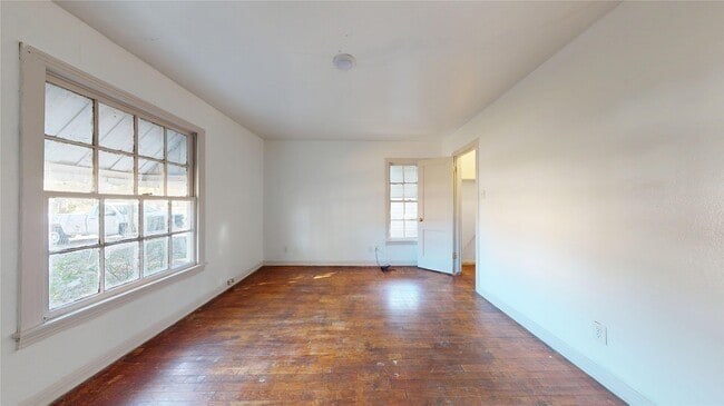 Photo - 3826 Landa Ln