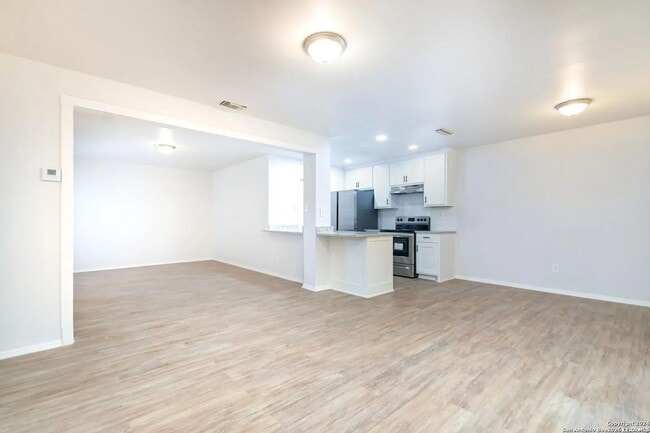 Photo - Modern 4-Bedroom House Near Leon Valley