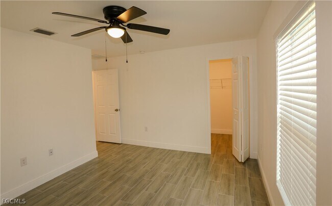 Photo - 915 Graystone Ave