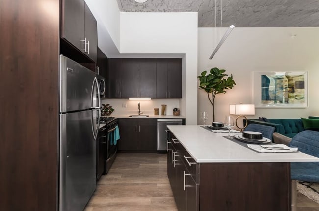 Photo - 73 E 14th St