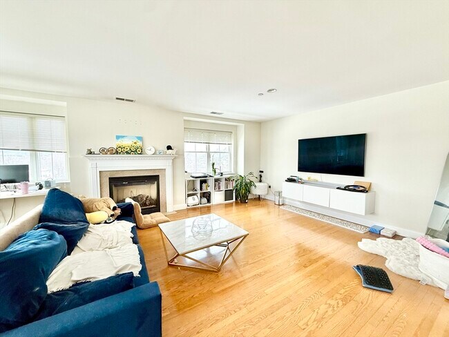 Photo - 120 Wyllis Ave