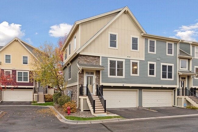 Building Photo - 10749 Falling Water Ln