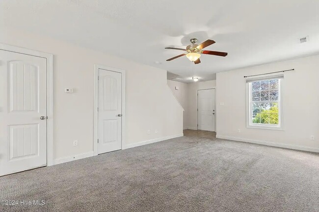 Photo - 125 W Murrow Ln