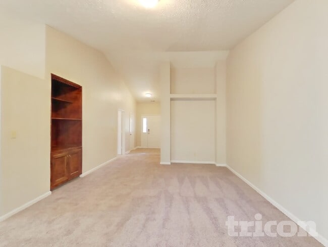 Photo - 740 Kingston Cir