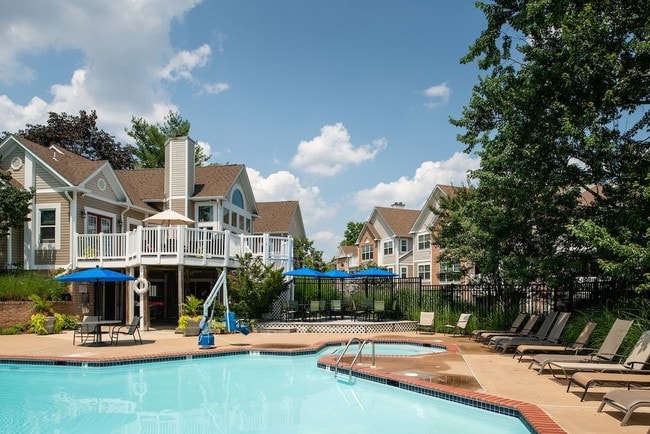 The Elms at Centreville - The Elms at Centreville Apartments