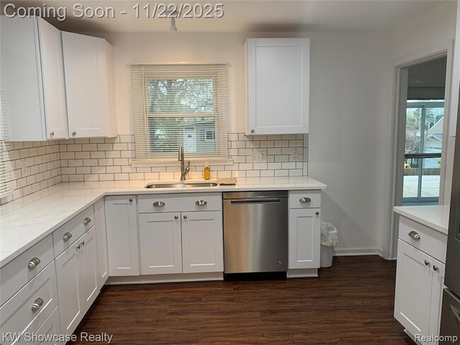 Photo - 462 Algene St