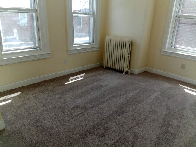 Bedroom - 1126-2 W Rockland St Unit FL3