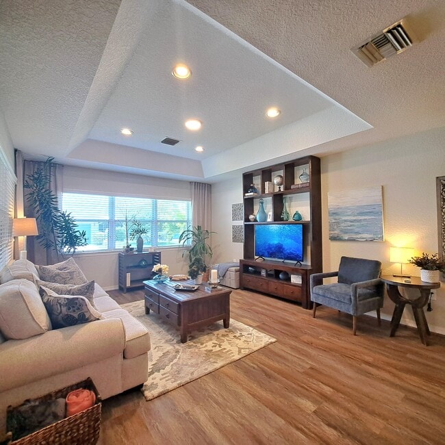 Photo - 1747 N Dovetail Dr