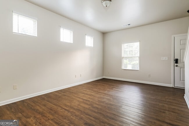 Photo - 6069 Semaphore Rdg