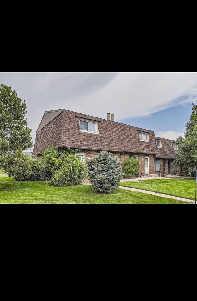 End unit - 7137 S Webster St Condo Unit 7137 S Webster Street