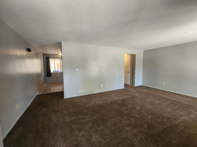 Photo - 723 Fraser St