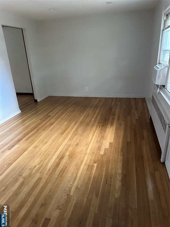 Photo - 743 Newcomb Rd