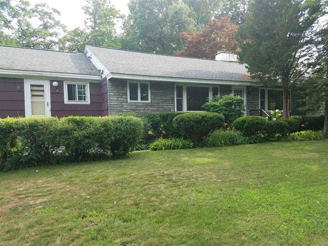 Photo - 931 Bridge St