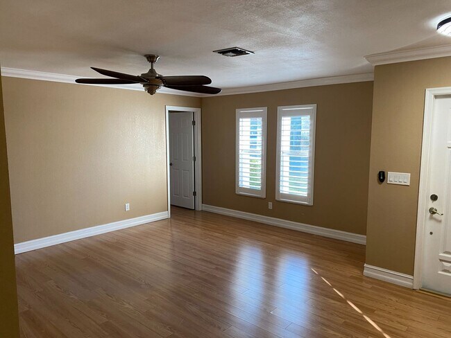 Photo - 3 bedroom 2 bathroom direct access water f...