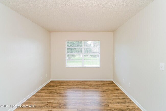 Photo - 822 7 Gables Cir SE