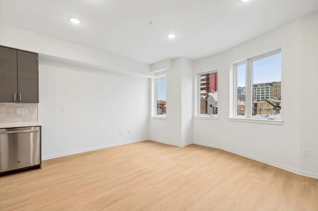 Photo - 245 N 12th St Unidad 3