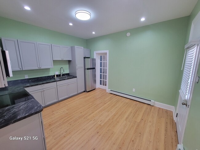 Photo - 602 E High S