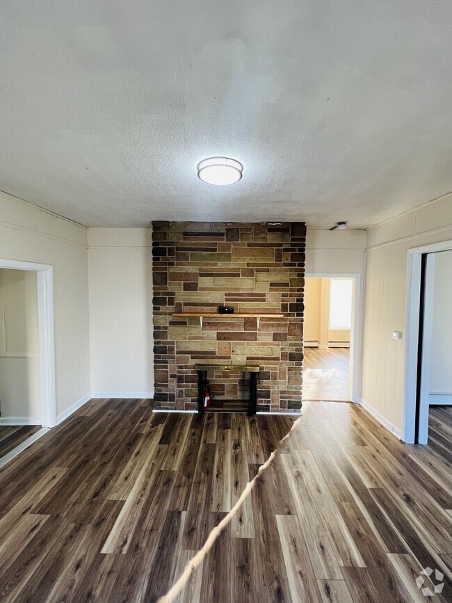 Building Photo - 187 Carnation St Unit 1 Rental