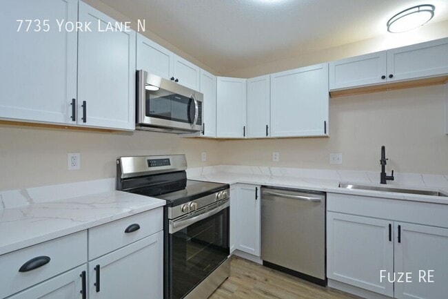 Photo - 7735 York Ln N