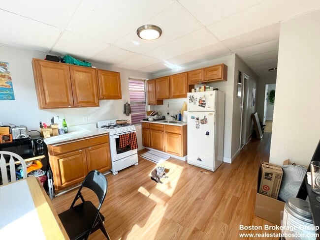 Building Photo - 1576 Tremont St Unit 3