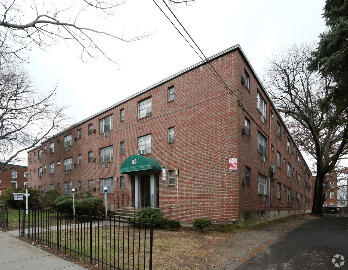 Primary Photo - 35 Evergreen Ave Apartments