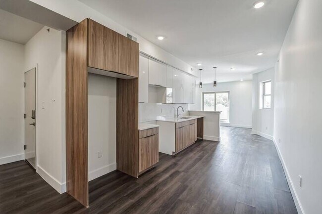 Photo - 5053 Ludlow St