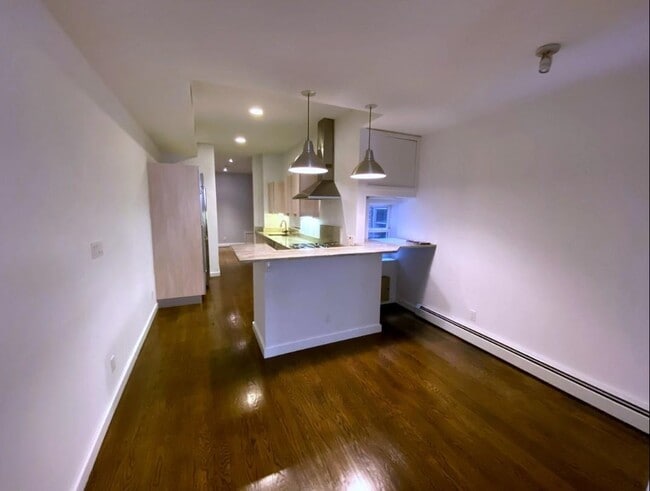 Building Photo - 723 Willow Ave Unit 1R