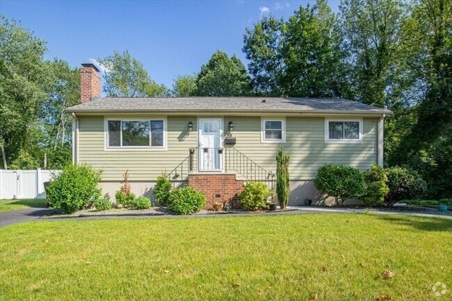 Building Photo - 58 Rustcraft Rd Rental