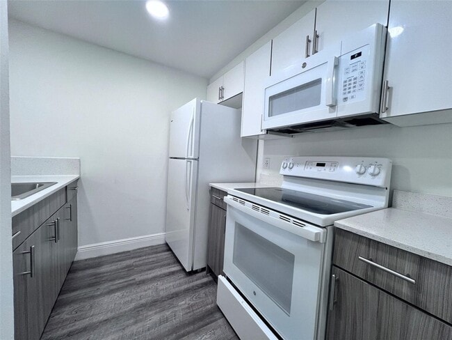 Building Photo - 1196 NW 40th Ave Unit 88-407