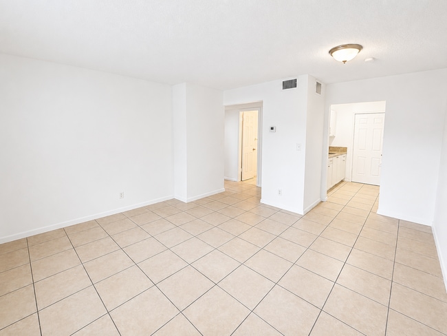 Photo - 5961 SW 41st St Unit 202