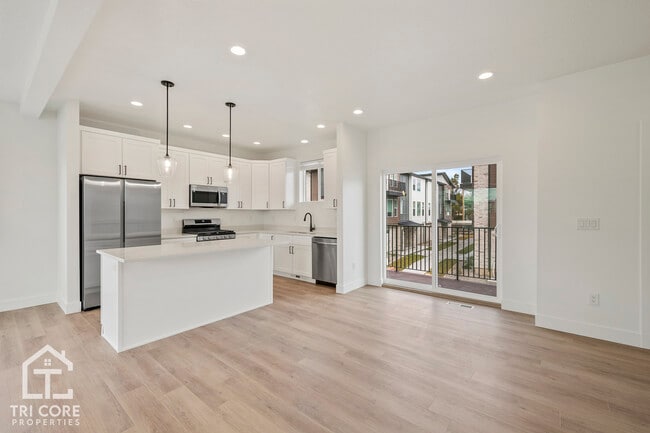 Building Photo - 140 E Lavalle-