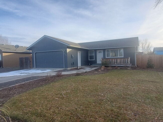 3 Bed 2 Bath - Single Level - Fenced - 2 C... - 3 Bed 2 Bath - Single Level - Fenced - 2 C... House