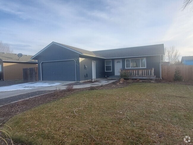 Building Photo - 3 Bed 2 Bath - Single Level - Fenced - 2 C... Rental