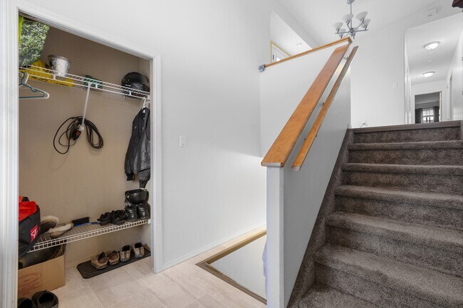 Photo - 8922-8970 70 Ave