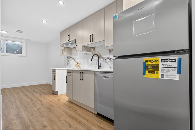 Photo - 9337 87 Ave NW Unit 2