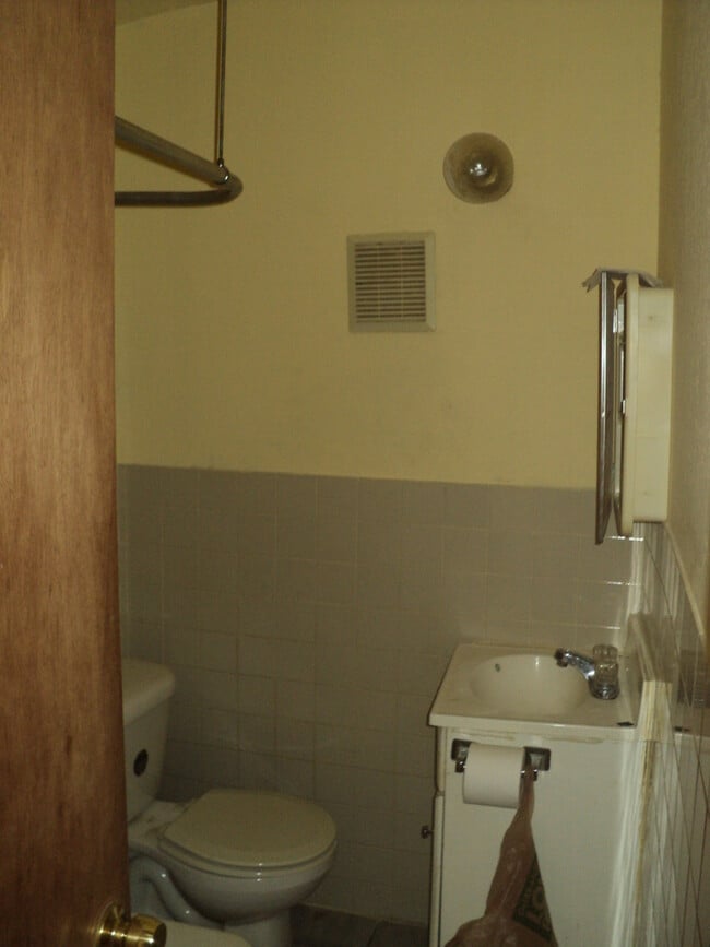 Photo - 25 E Bringhurst St