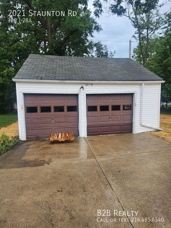 Photo - 2021 Staunton Rd