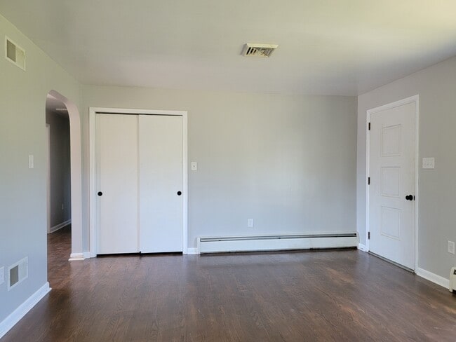 Photo - 2422 New Holland Pike