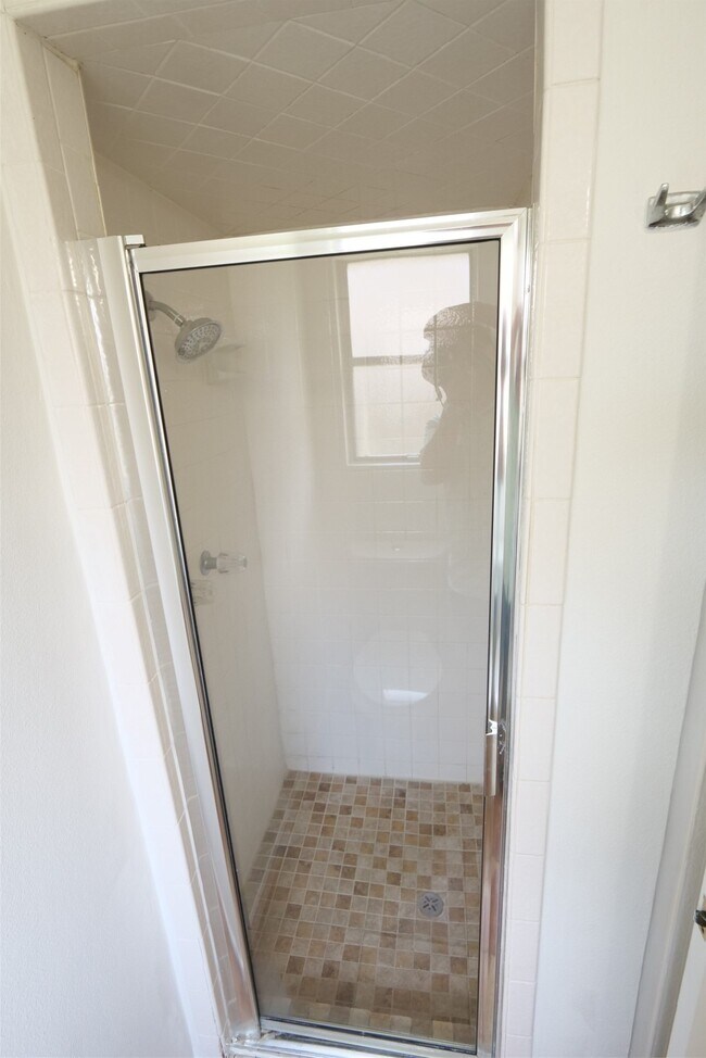 Photo - 5231 Beechnut St