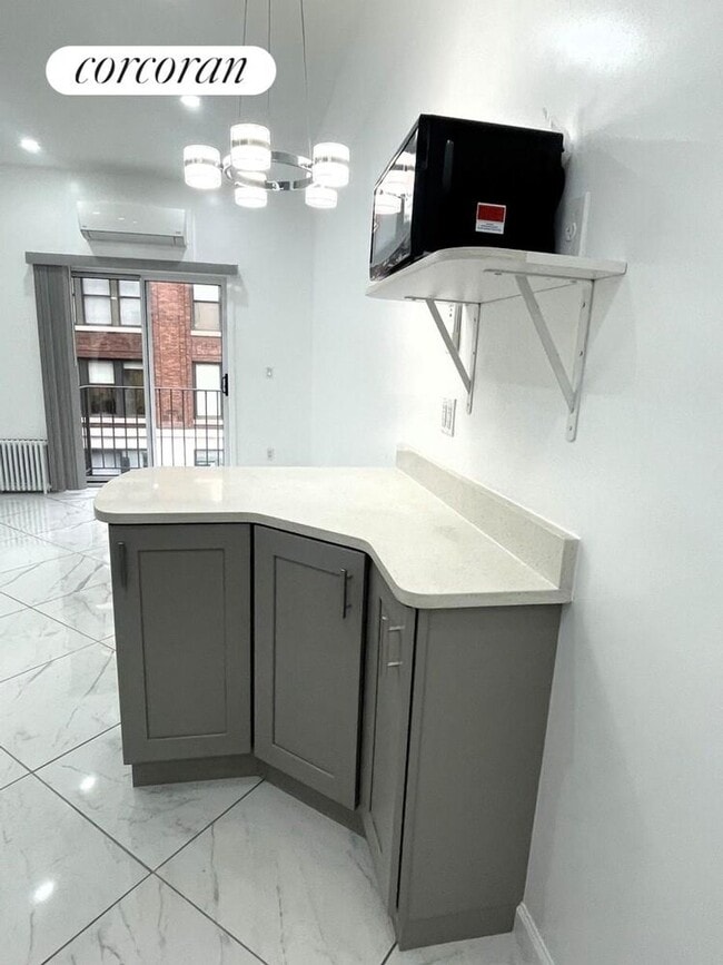 Photo - 318 E 62nd St