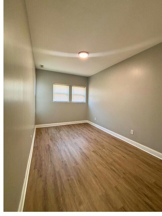 Photo - 3721 Main St Unit 2 Front